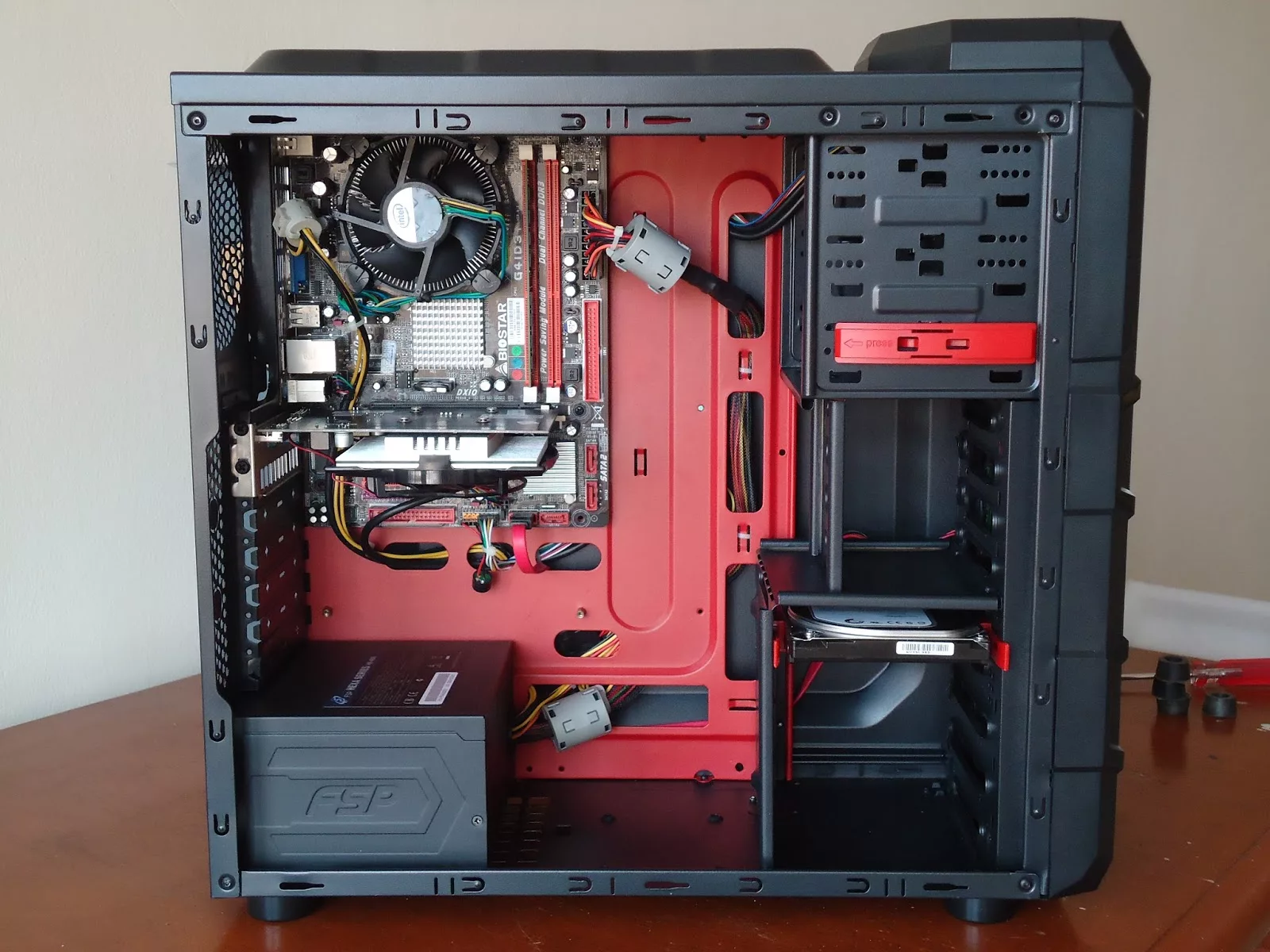 Из каких элементов состоит системный блок Из каких элементов состоит системный блок